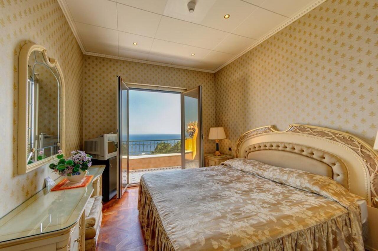 Hotel Villa Riis Таормина Екстериор снимка
