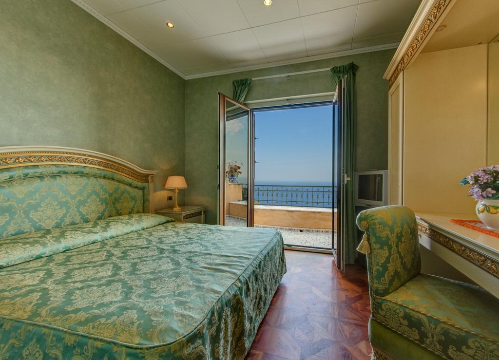 Hotel Villa Riis Таормина Екстериор снимка