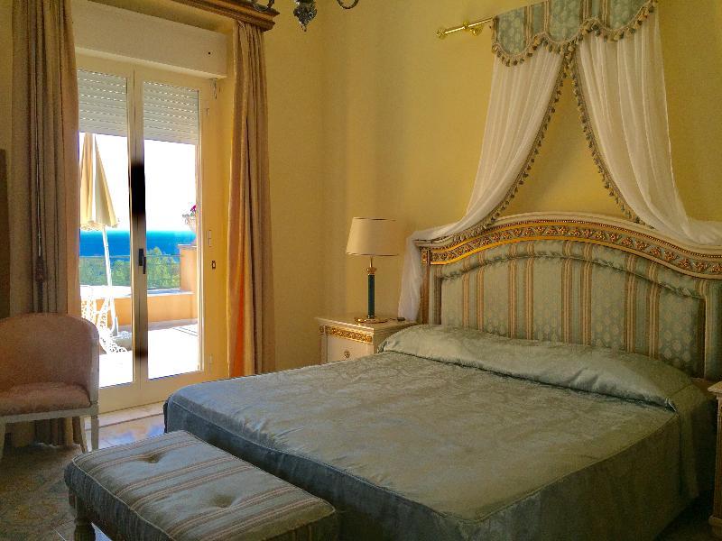 Hotel Villa Riis Таормина Екстериор снимка