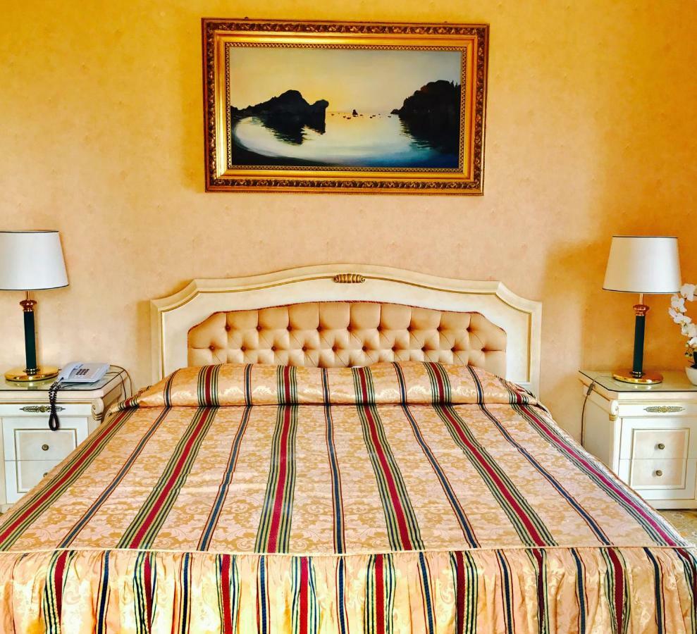 Hotel Villa Riis Таормина Екстериор снимка